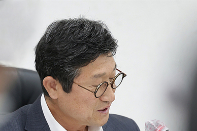 “책상빼라!”·“꼬붕이냐”…이강선 서천군의회 의원 갑질 의혹 논란