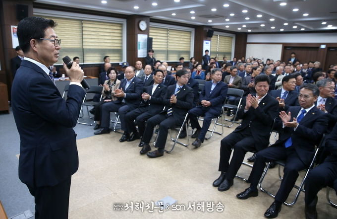 태안군민과 대화를 하는 양승조 충남도지사.(사진=충남도청 제공)