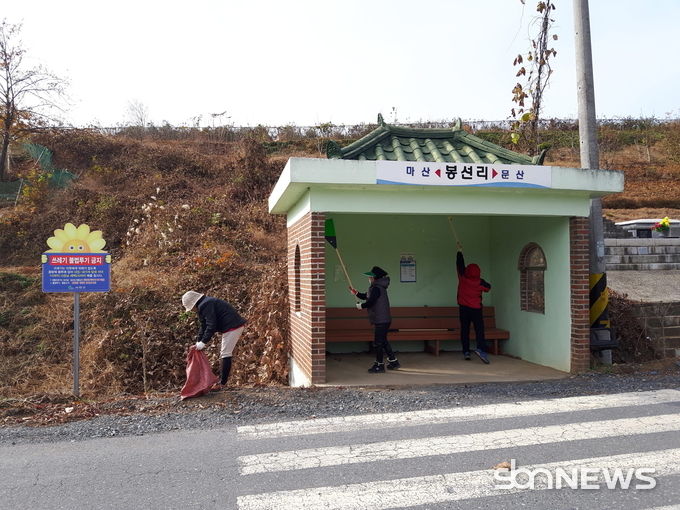 시초면, 버스승강장 대청소