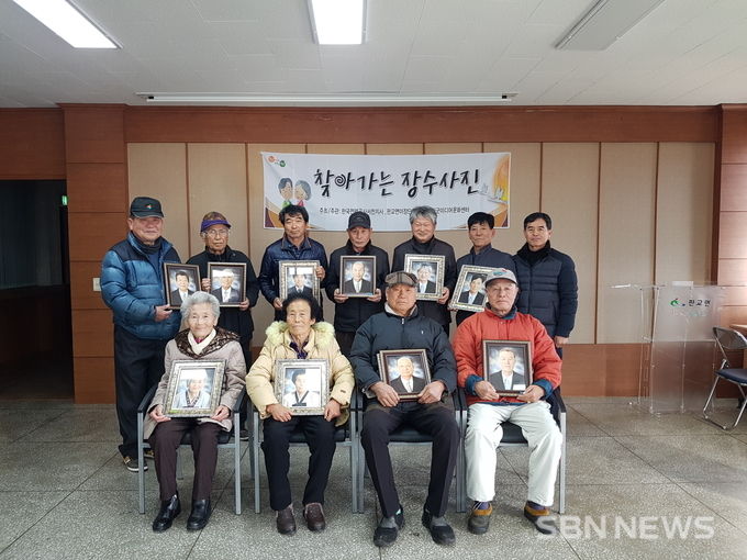 판교면, 어르신 건강기원 장수사진 전달