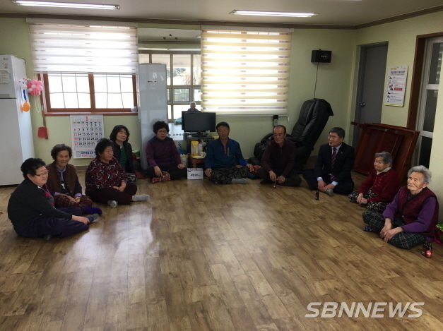 박광규 면장, 경로당 방문