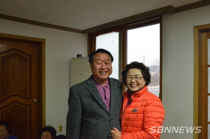 고촌리 이장 하창호 씨와 그의 부인