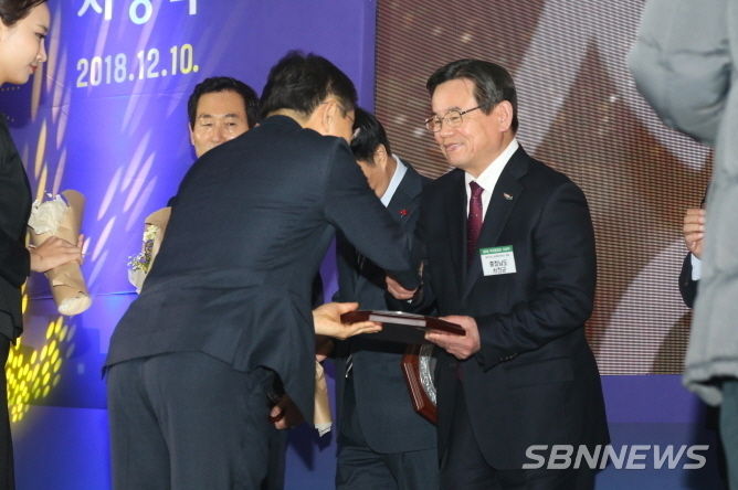 지난해 복지행정 대상 수상 모습