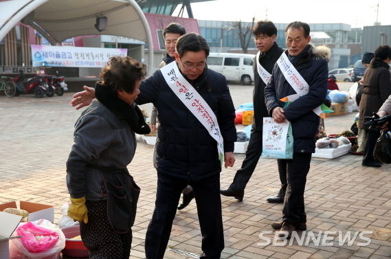 노박래 군수, 장항전통시장 방문