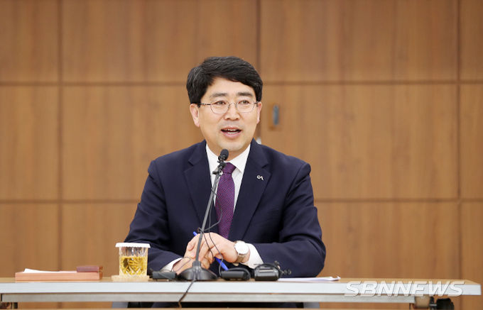 기자회견하는 맹정호 서산시장. (사진=서산시청 제공)