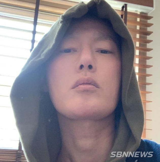 허지웅 SNS 캡처