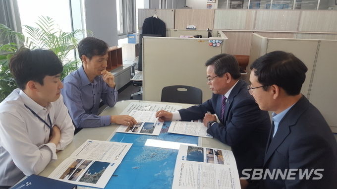 왼쪽에서 세 번째, 노박래 서천군수