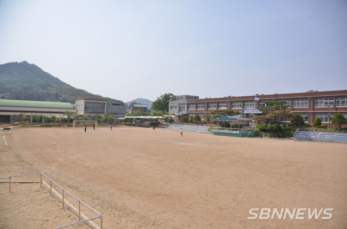 한산초등학교 전경