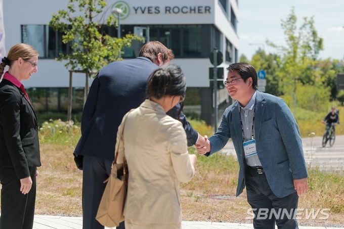 독일 슈투트가르트 태양에너지·수소연구센터(ZSW)를 방문한 오세현 아산시장과 연수단