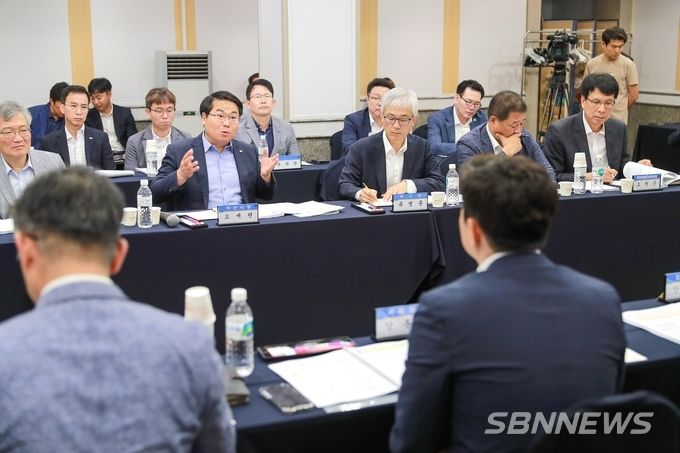 강훈식 국회의원과 정부예산 확보 간담회를 가진 오세현 아산시장