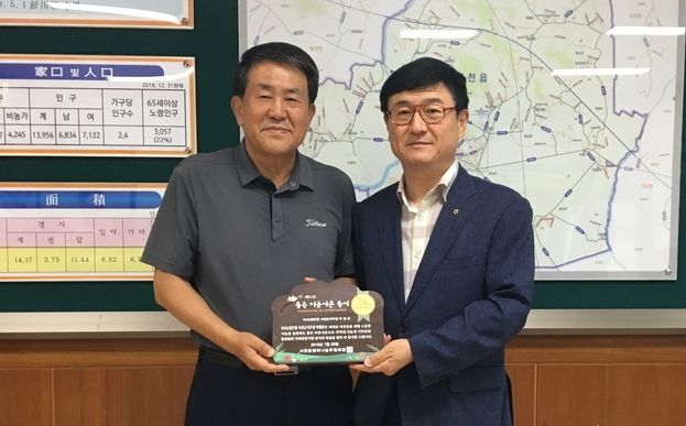 왼쪽 김재현 후원회장, 오른쪽 박형준 지부장