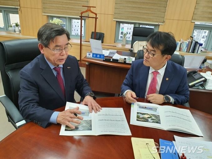 왼쪽 노박래 서천군수