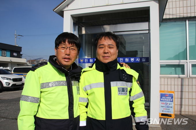 왼쪽부터 임봉도·김선규 경위