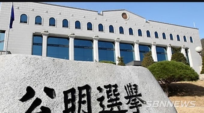 중앙선거관리위원회(위원장 권순일)는 30일 코로나19 사태에 따라 주미한국대사관 등 25개국 41개 재외공관의 재외선거사무를 내달 6일까지 중단하기로 결정했다고 밝혔다.