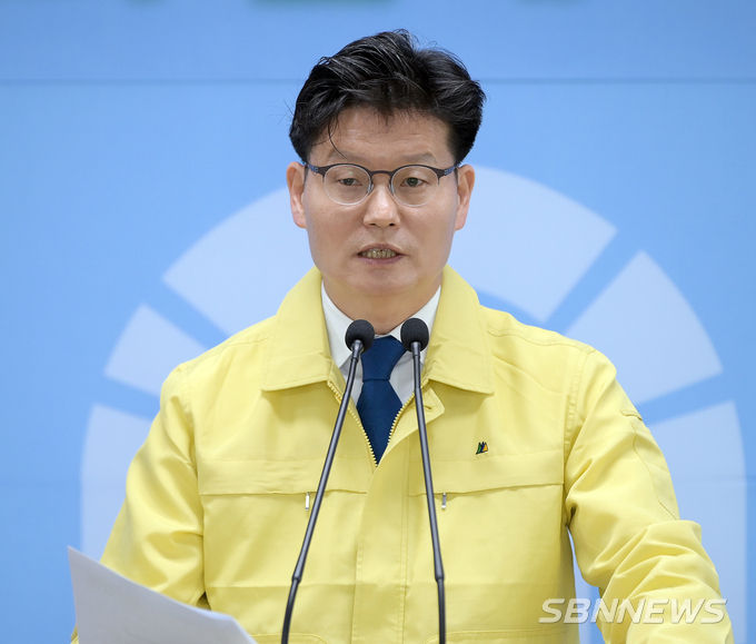 8일 시정 브리핑에서 김정섭 공주시장 (사진=공주시)