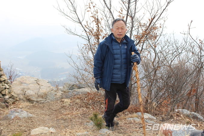 천방산 정상에서 만난 60년지기 지우