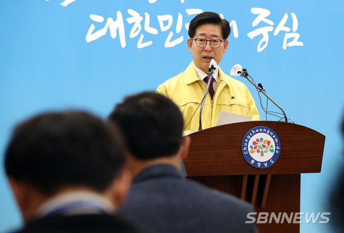 11일 양승조 충남지사가 기자회견을 열고 도내 1236개 유흥시설에 집합금지 행정명령을 내렸음을 말하고 있다. (사진=충남도)