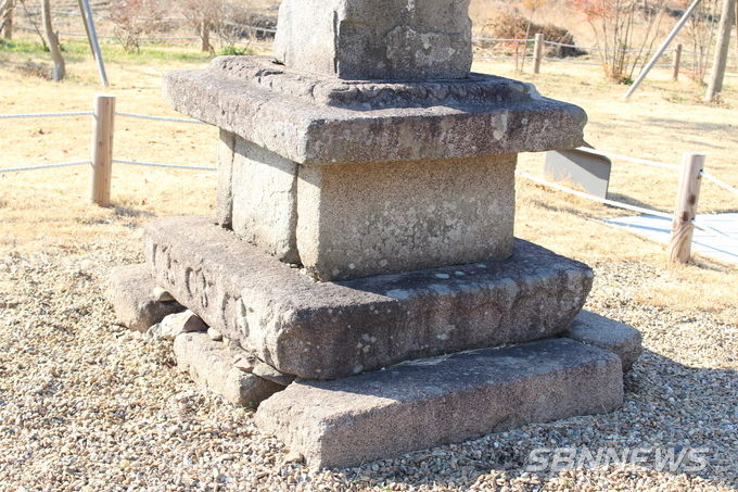 지석리 삼층석탑의 지대석