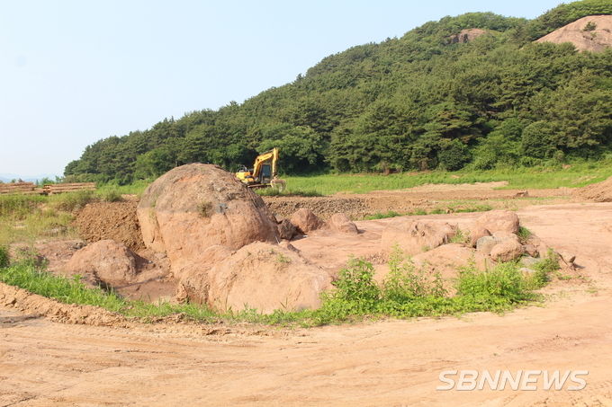 장암진성 발굴로 나타난 알바위들