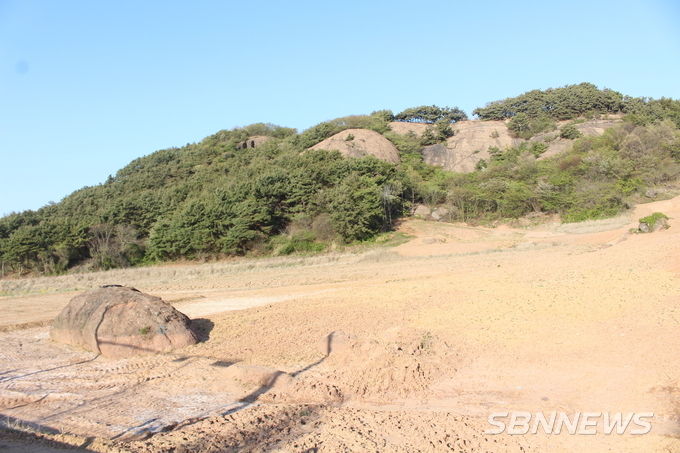 밑에서 바라본 후망산
