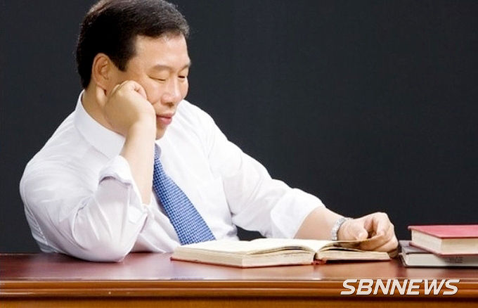 최민호 홍익대 초빙교수·행정학 박사