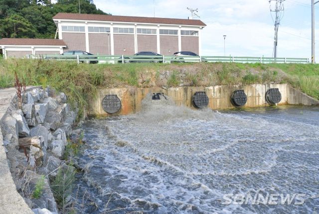산성 배수펌프장 가동 모습