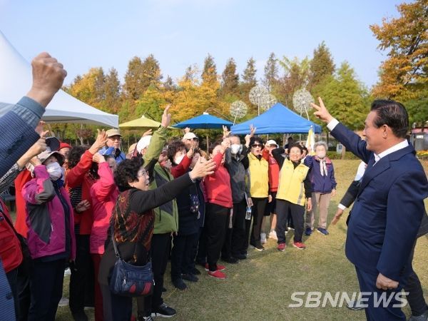 논산시, 인공지능ㆍ사물인터넷으로 어르신 건강 증진! 건강 의지 북돋는 축제 한마당 개최