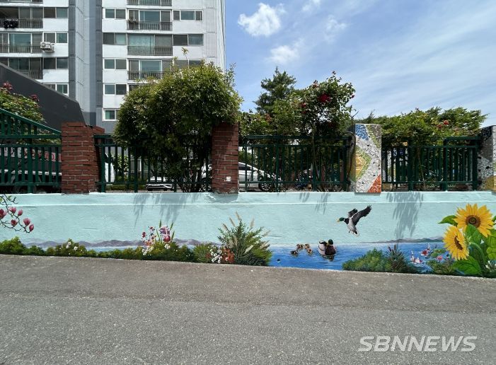 서구 둔산3동 벽화 새 단장 사진