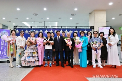 ‘끼·재능 맘껏 펼쳐’… 서천 시니어 모델, 인생 2막 향해 첫 발 내디뎌