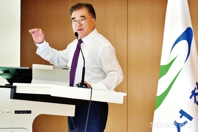 “수용 행정에서 발전하는 행정으로 나가야 할 때”… 김기웅 서천군수, 간부공무원 대상 특강