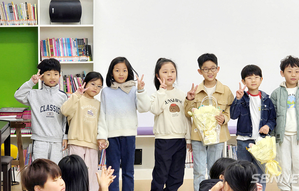 [기획] 텅 빈 마을에 52명 아이 몰려… ‘지방소멸 블랙홀’ 뚫은 김기웅 서천군수의 ‘뚝심’