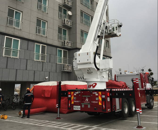 지난 27일 장항읍 발트하임 아파트에서 실시한 훈련 장면