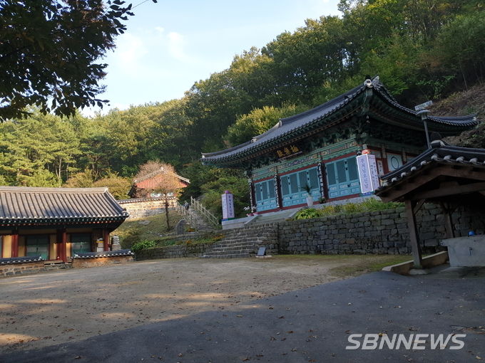선생이 공부하여 꿈을 키웠다던 봉서사 전경 