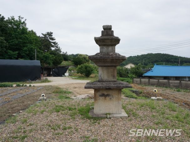 부여 현내리 삼층석탑