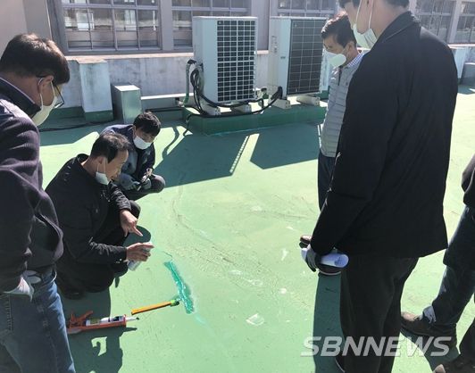 4일, (구)조치원중학교에서 학교시설관리원 실무교육이 열리고 있다.
