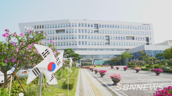 충청남도 김지철 교육감, 귀국 첫 일정으로 이태원 참사 희생자 합동분향소 조문