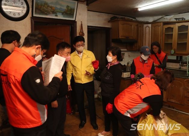 저장강박가구 합동청소