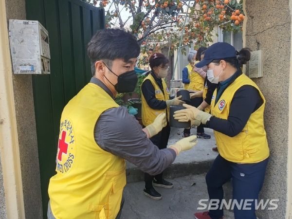 대전시 중구 서대전우체국 적십자봉사회, 사랑의 연탄배달 봉사활동