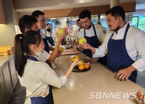 Meta Restaurant 요리사 평가 사진