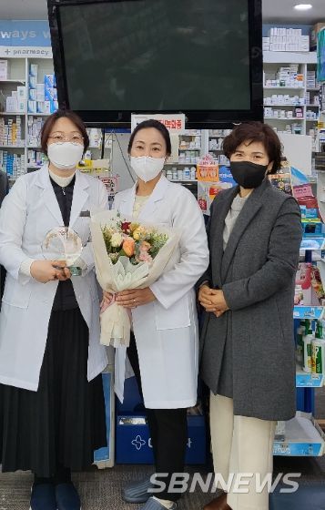 합덕읍 현대약국 표창 기념사진