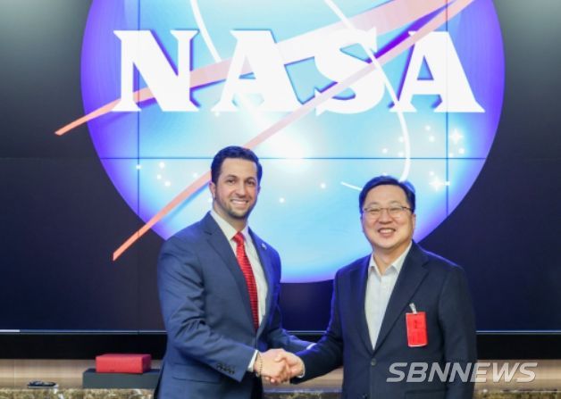 아미르 데이라미(Amr Deylami) NASA Ames 연구센터 부센터장과 이장우 대전시장